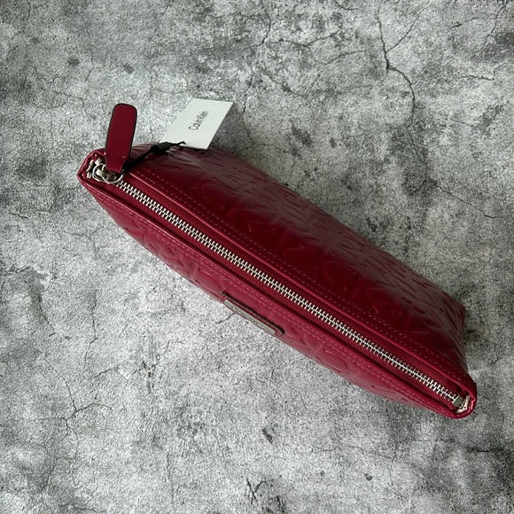 Calvin Klein Maroon Monogram Travel Bag - Picture 5 of 8